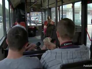 Uma masome אוהב שיש באכזריות עשוי אהבה ב א ציבורי אוטובוס