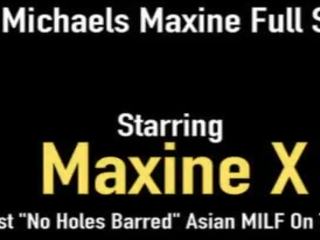 Galet asiatiskapojke momen maxinex har motorhuv över huvud en stor manhood i henne pussy&excl;